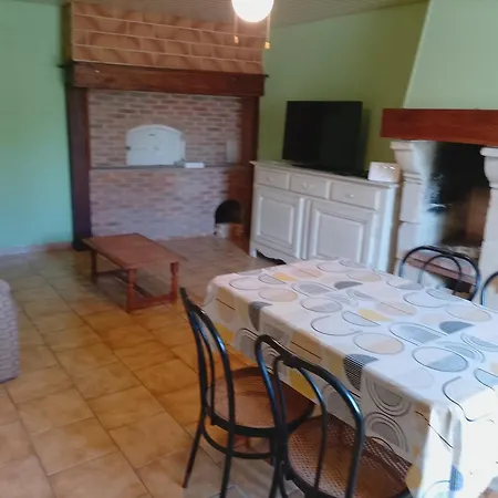 Holiday home Maison Avec Piscine Serres-et-Montguyard